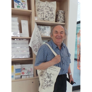 Sir Quentin Blake, looking very happy, with an exclusive bag produced for Jerwood Gallery, featuring his sketch and printed by Countryside Art